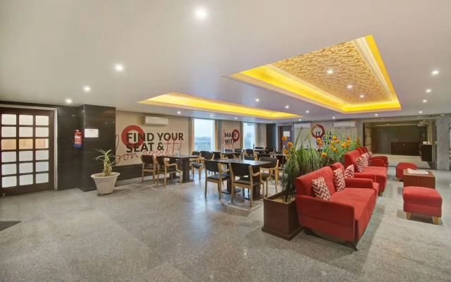 Oyo Townhouse  132 Hotel The Grand