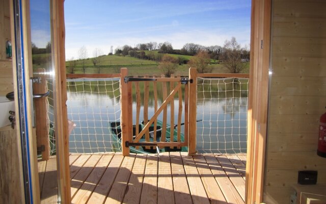 Cabanes flottantes du lac de Pelisse