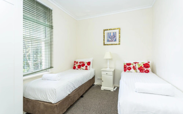 Malcolm St Townhouse