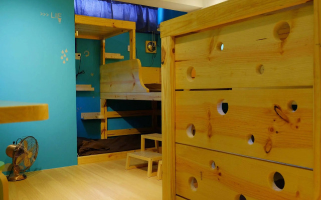Leo ho Hostel