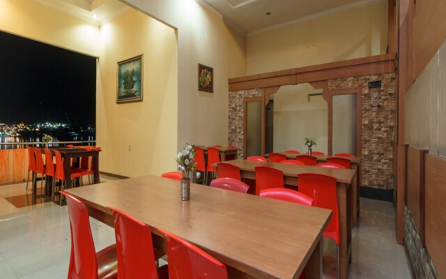 RedDoorz near Danau Toba Parapat