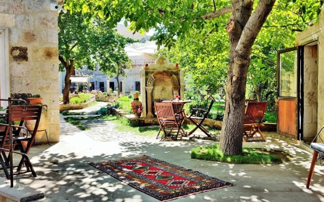 Sarnich Cave Suites