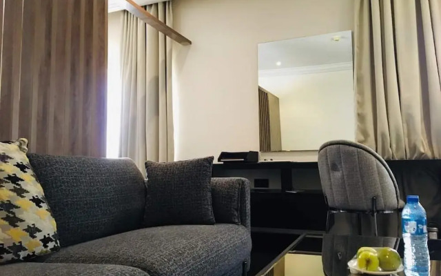 T E L E By Summerset Continental Hotel