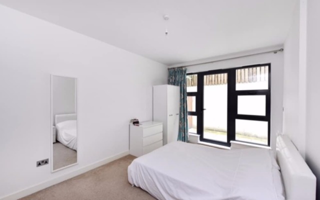 Canary Wharf 2 Bedroom Flat With Parking