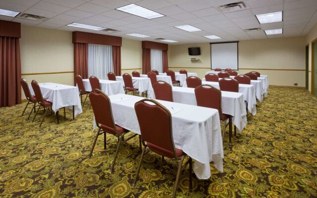 Country Inn & Suites by Radisson, Watertown, SD