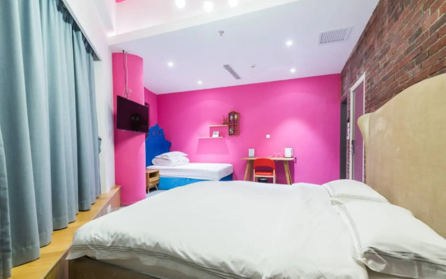 J Trip Youth Hostel