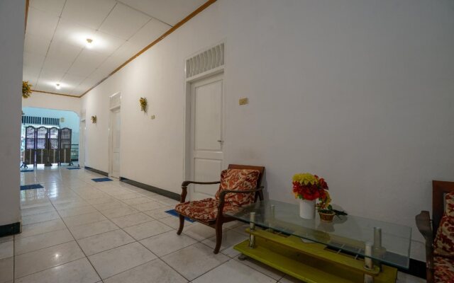 OYO 1216 Hotel Sejati