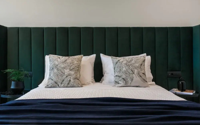 Side by Side Suites in Athens Riviera by The Olon