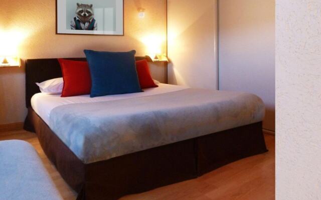 Ferm6 - 6-6p-5chbres-3sdb-120m?-10 / 12pers-valloire