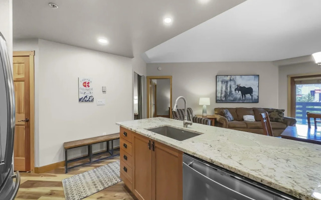 Amazing Condo Center Village Unit, Short Walk to American Eagle - PP310 by RedAwning