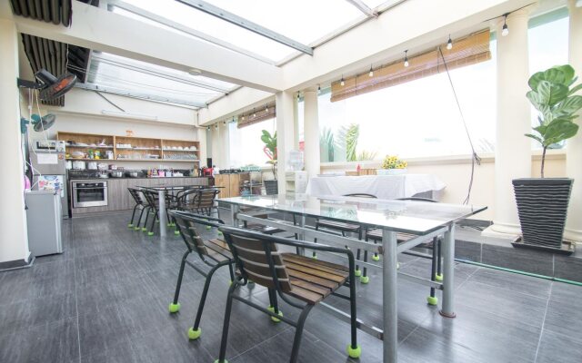 RedDoorz Plus near SECC 2