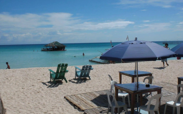 Yooneek Beach Resort