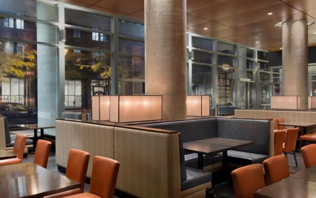Embassy Suites Montréal by Hilton