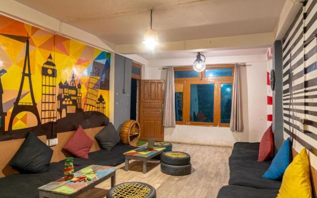 Whoopers Hostel Tosh