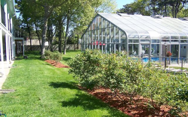 Colonial Village Motel and Cottages