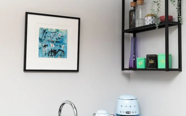 Charming Artistic Retreat | Panoramic View
