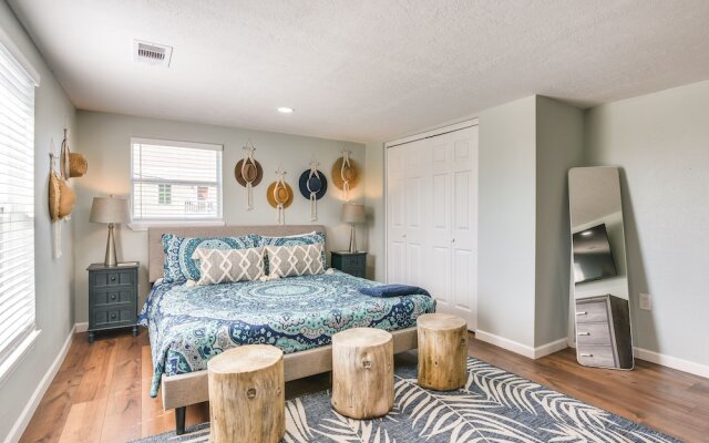 Hot Tub & Yard: Jimmy Buffet-themed Galveston Home