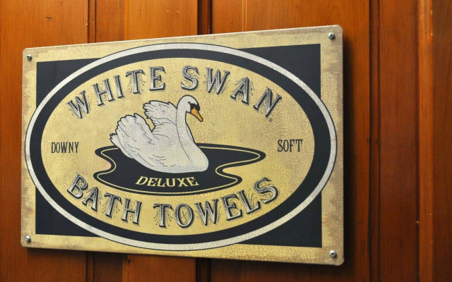 White Swan Inn Bed & Breakfast