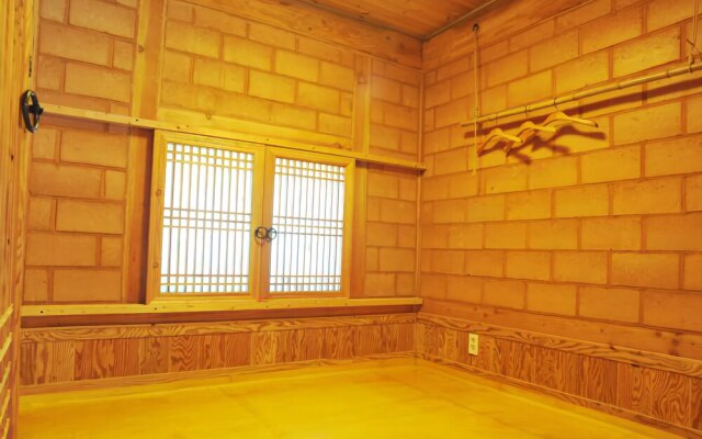 Yeongwol Wolgang Sanhachon Pension