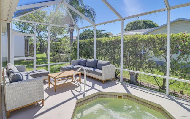 Renovated Home in The Villages w/ Lanai, Golf Cart