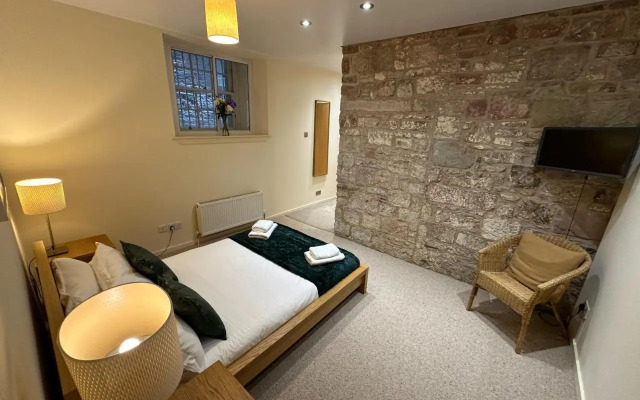 Edmonstone Suite Old Town