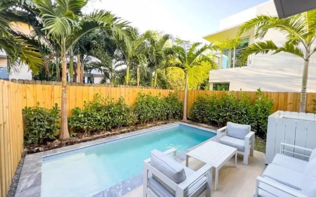 The Modernista 2 - Large Townhome With Pool