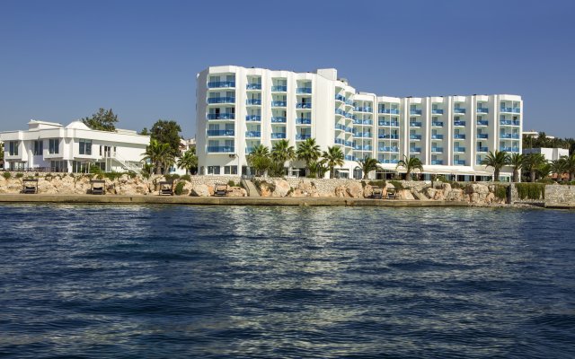 Le Bleu Hotel & Resort