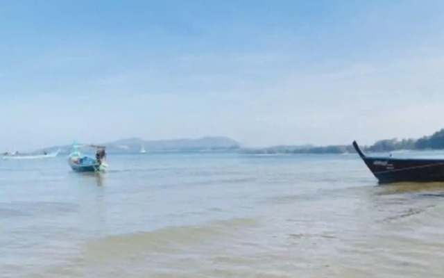 Beachfront Phuket Seaview Suites