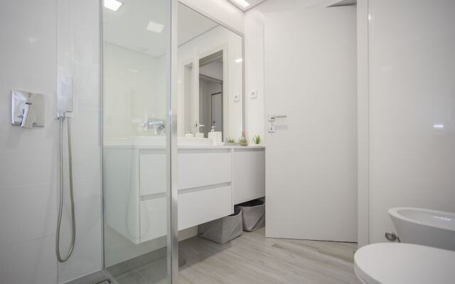 Liiiving- Luxury River View Apartment II