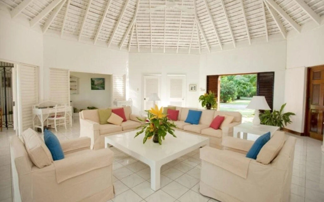4 BR Oceanfront Family Villa - Ocho Rios