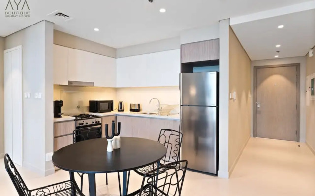 Aya - Elegant 1BR Apartment With Balcony and Creek Views