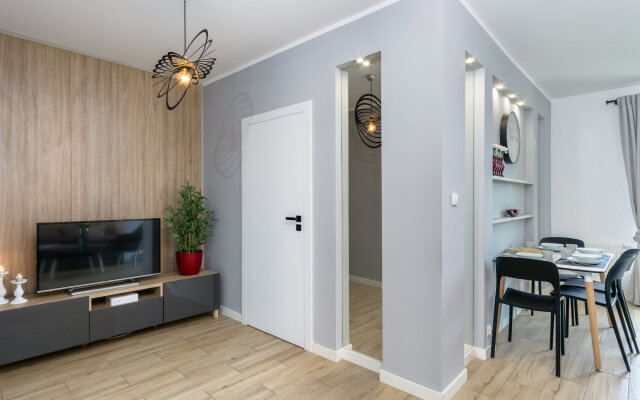 Bright and Sunny 4 Rooms Apartment