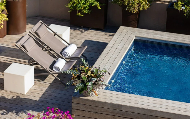 Duquesa Suites Landmark Hotel by Duquessa Hotel Collection