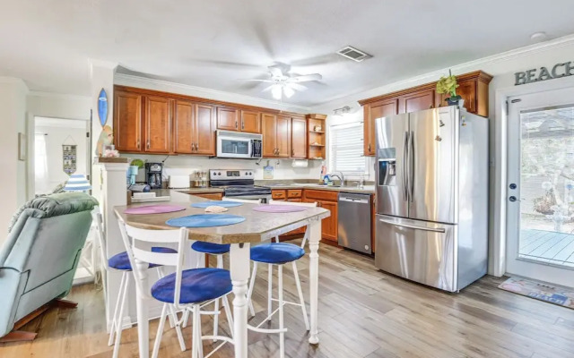 1 Mi to Anna Maria Island: Pet-friendly Retreat