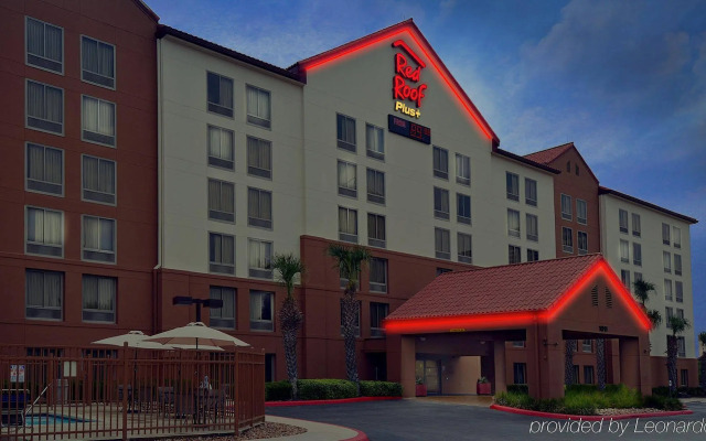 Red Roof Inn PLUS+ San Antonio Downtown - Riverwalk