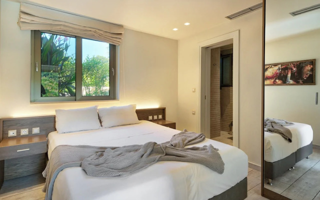 Prima Vista Beachfront Boutique Hotel