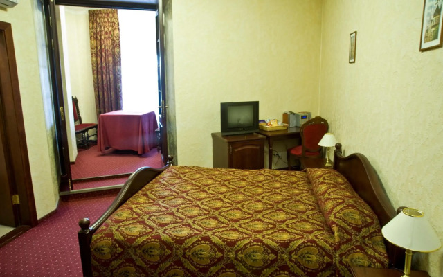 Monte Kristo Hotel