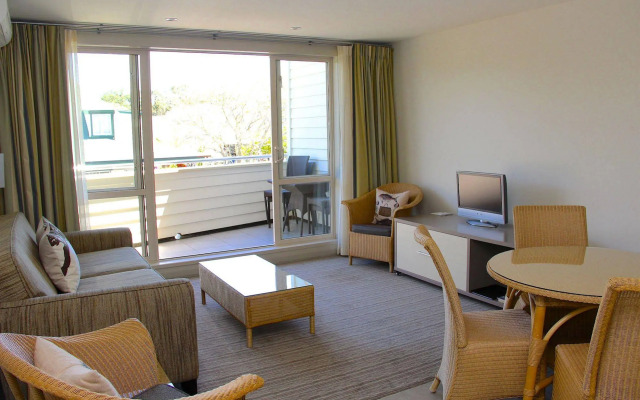Hananui Lodge and Apartments