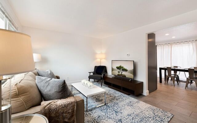 Comfortable Abode Near Historic Downtown