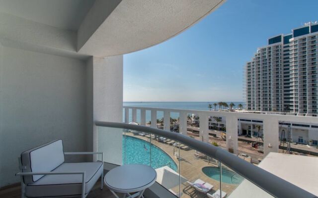 Luxury Beachfront Studio-with Daily Cleaning