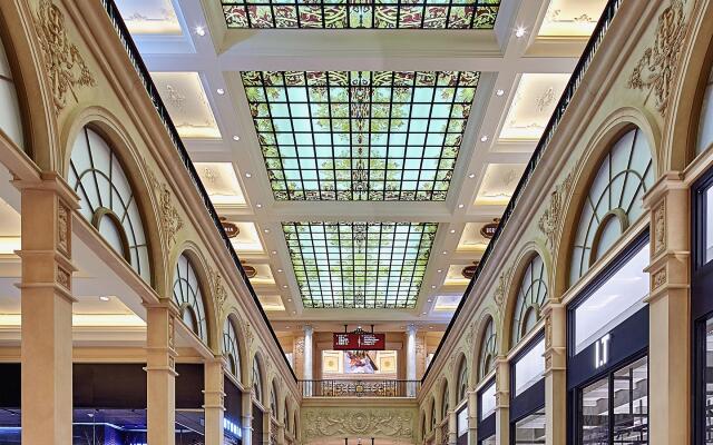 The Parisian Macao