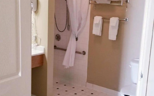 Quality Inn & Suites Alexandria