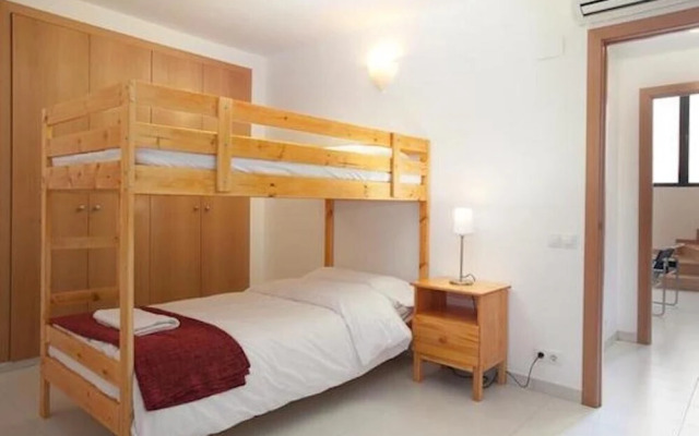 Big 2-level apartment near Park Guell with A/C and free wifi