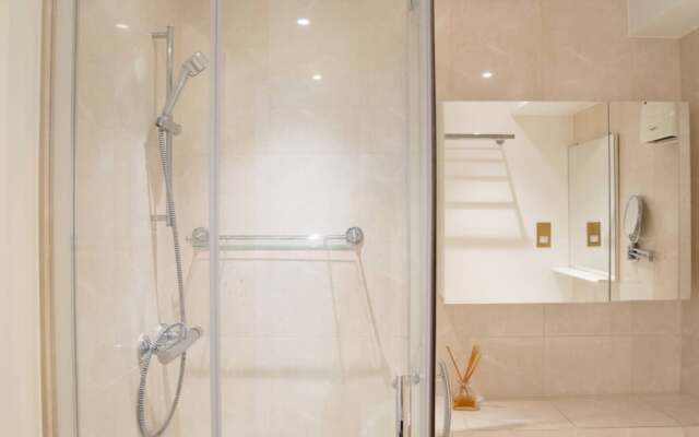 Spacious Holborn Apartment Close to Tube