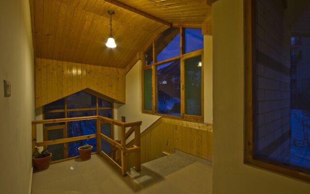 OYO 8866 Mountain Face Cottage