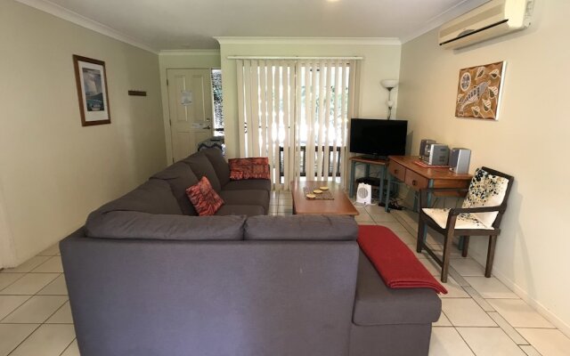 Treetops Lakeside Guesthouse