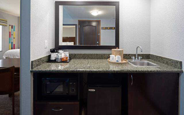 Hampton Inn & Suites Bakersfield/Hwy 58, CA