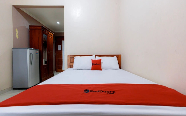 RedDoorz Syariah @ Delta Sari Aloha Waru