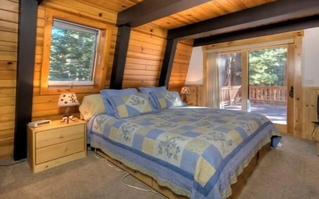 Pezzola Luxury Rental  3 Bedroom Home by RedAwning