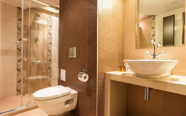 Earth and People Hotel & Spa